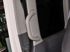 2013款 L 2.7L 手动 汽油领航豪华型 14座 国四