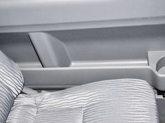 2013款 L 2.7L 手动 汽油领航豪华型 14座 国四