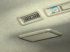 2013款 L 2.7L 手动 汽油领航豪华型 14座 国四