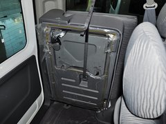 2013款 L 2.7L 手动 汽油领航豪华型 14座 国四