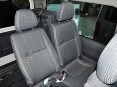 2013款 L 2.7L 手动 汽油领航豪华型 14座 国四