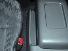 2013款 L 2.7L 手动 汽油领航豪华型 14座 国四