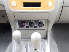 2013款 2.5T 手動(dòng) 四驅(qū)豪華版