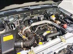 2013款 2.5T 手動 四驅(qū)豪華版