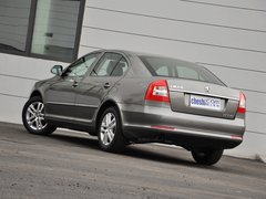 2014款 1.6L 自动 逸俊版