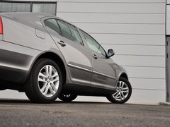 2014款 1.6L 自动 逸俊版
