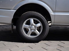 2014款 2.5T 手动 商杰版长轴中顶