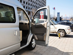 2014款 2.5T 手动 商杰版长轴中顶