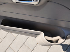 2014款 2.5T 手动 商杰版长轴中顶
