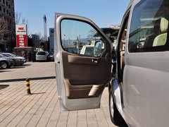 2014款 2.5T 手动 商杰版长轴中顶