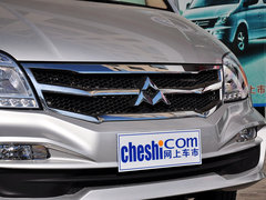 2014款 2.5T 手动 商杰版长轴中顶
