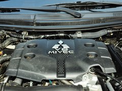 帕杰罗-劲畅 2013款 3.0L 自动 旗舰版 7座