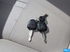 帕杰罗-劲畅 2013款 3.0L 自动 旗舰版 7座