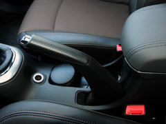 2013款 掀背版 1.6L 手动 豪华型