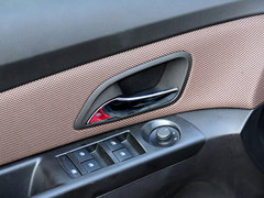 2013款 掀背版 1.6L 手动 豪华型