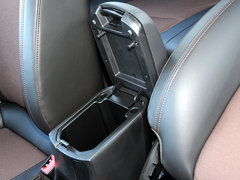 2013款 掀背版 1.6L 手动 豪华型