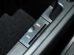 2013款 掀背版 1.6L 手动 豪华型