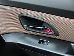 2013款 掀背版 1.6L 手动 豪华型