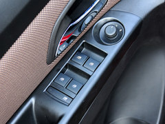 2013款 掀背版 1.6L 手动 豪华型