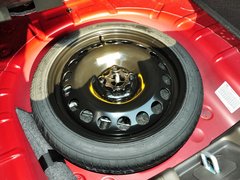 2013款 掀背版 1.6L 手动 豪华型