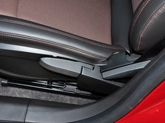 2013款 掀背版 1.6L 手动 豪华型
