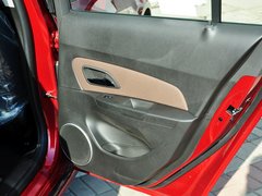 2013款 掀背版 1.6L 手动 豪华型