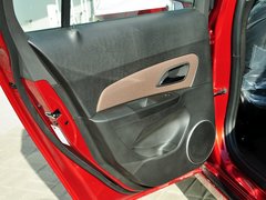 2013款 掀背版 1.6L 手动 豪华型