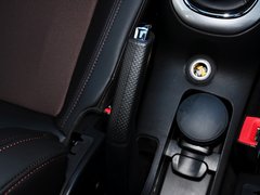 2013款 掀背版 1.6L 手动 豪华型