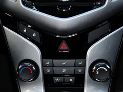 2013款 掀背版 1.6L 手动 豪华型