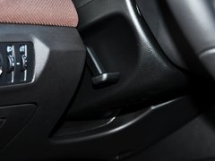 2013款 掀背版 1.6L 手动 豪华型