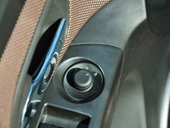 2013款 掀背版 1.6L 手动 豪华型