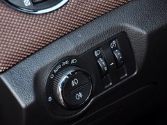 2013款 掀背版 1.6L 手动 豪华型