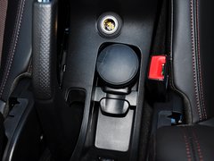2013款 掀背版 1.6L 手动 豪华型