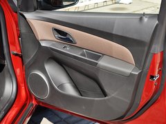 2013款 掀背版 1.6L 自动 豪华型