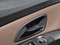 2013款 掀背版 1.6L 自动 豪华型