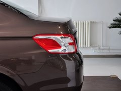 2014款 1.6L 自动 尊贵版