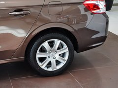 2014款 1.6L 自动 尊贵版