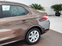 2014款 1.6L 自动 尊贵版