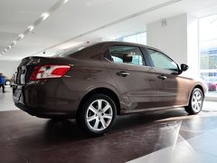 2014款 1.6L 自动 尊贵版