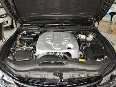 一汽丰田  2.5V 自动 发动机局部特写