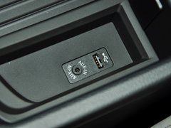 宝马3系 2013款 316i 1.6T 运动设计套装版