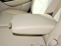 2013款 2.0 手动 四驱汽油超豪华版 7座