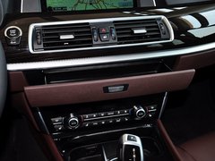 2014款 528i 2.0T AT 设计套装型