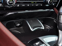 2014款 528i 2.0T AT 设计套装型