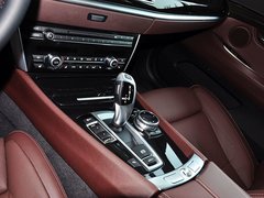 2014款 528i 2.0T AT 设计套装型