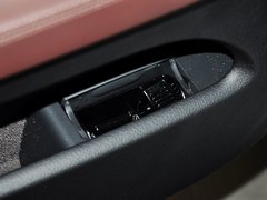 2014款 528i 2.0T AT 设计套装型