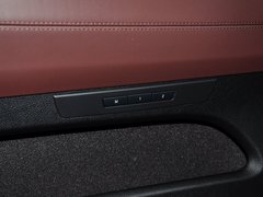 2014款 528i 2.0T AT 设计套装型