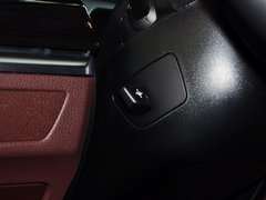 2014款 528i 2.0T AT 设计套装型