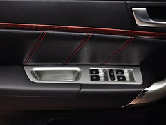 2013款 运动版 1.5T 手动 两驱尊贵型 5座