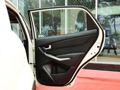 2014款 2.0L 手动 两驱 舒适导航版 5座
